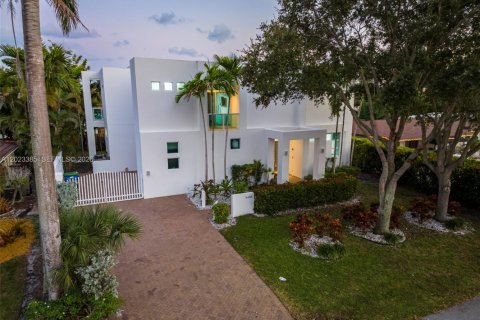 House in Fort Lauderdale, Florida 7 bedrooms, 418.06 sq.m. № 2180719 - photo 28
