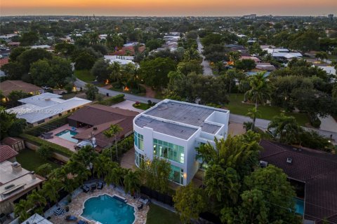House in Fort Lauderdale, Florida 7 bedrooms, 418.06 sq.m. № 2180719 - photo 8