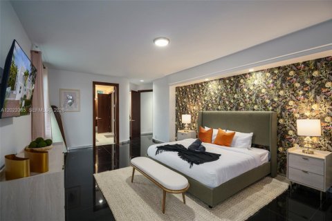 House in Fort Lauderdale, Florida 7 bedrooms, 418.06 sq.m. № 2180719 - photo 18