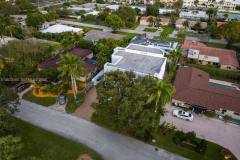 House in Fort Lauderdale, Florida 7 bedrooms, 418.06 sq.m. № 2180719 - photo 23