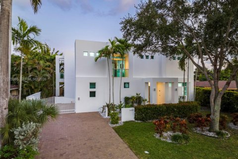 House in Fort Lauderdale, Florida 7 bedrooms, 418.06 sq.m. № 2180719 - photo 29