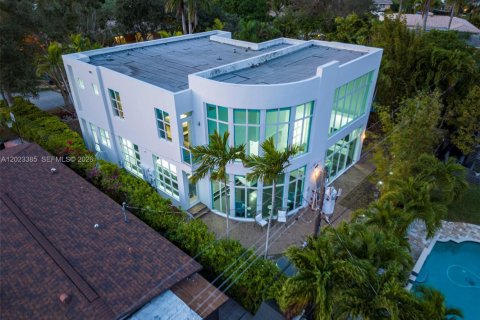 House in Fort Lauderdale, Florida 7 bedrooms, 418.06 sq.m. № 2180719 - photo 2