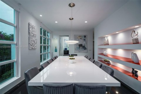 House in Fort Lauderdale, Florida 7 bedrooms, 418.06 sq.m. № 2180719 - photo 15