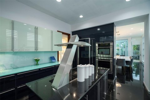 House in Fort Lauderdale, Florida 7 bedrooms, 418.06 sq.m. № 2180719 - photo 17