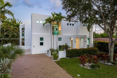 House in Fort Lauderdale, Florida 7 bedrooms, 418.06 sq.m. № 2180719 - photo 24
