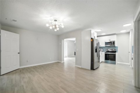 Casa en venta en Orlando, Florida, 4 dormitorios, 217.02 m2 № 1914991 - foto 22