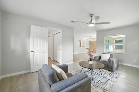 Casa en venta en Orlando, Florida, 4 dormitorios, 217.02 m2 № 1914991 - foto 14