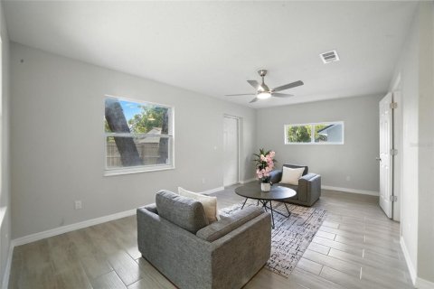 Casa en venta en Orlando, Florida, 4 dormitorios, 217.02 m2 № 1914991 - foto 13
