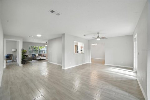 Casa en venta en Orlando, Florida, 4 dormitorios, 217.02 m2 № 1914991 - foto 15