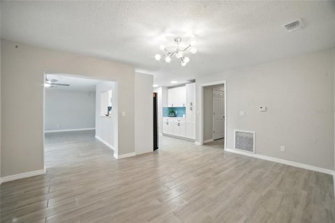 Casa en venta en Orlando, Florida, 4 dormitorios, 217.02 m2 № 1914991 - foto 21