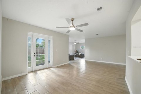 Casa en venta en Orlando, Florida, 4 dormitorios, 217.02 m2 № 1914991 - foto 19