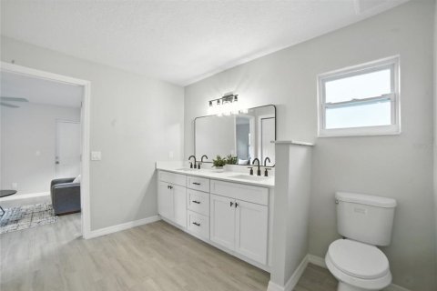 Casa en venta en Orlando, Florida, 4 dormitorios, 217.02 m2 № 1914991 - foto 17