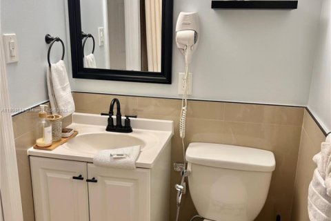 Купить виллу или дом в Форт Майерс, Флорида 2 спальни, 90.39м2, № 1982543 - фото 12