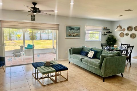 Купить виллу или дом в Форт Майерс, Флорида 2 спальни, 90.39м2, № 1982543 - фото 10