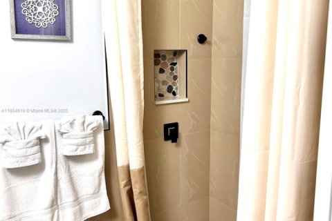 Купить виллу или дом в Форт Майерс, Флорида 2 спальни, 90.39м2, № 1982543 - фото 13