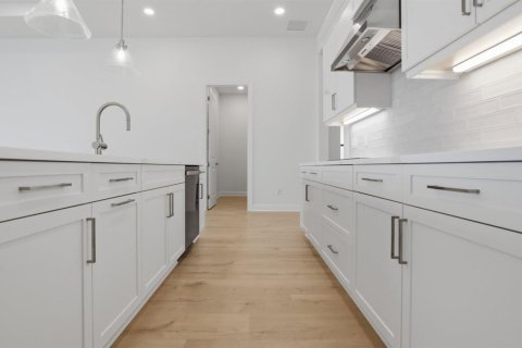 Купить виллу или дом в Порт-Сент-Луси, Флорида 8 комнат, 272.58м2, № 2147302 - фото 16