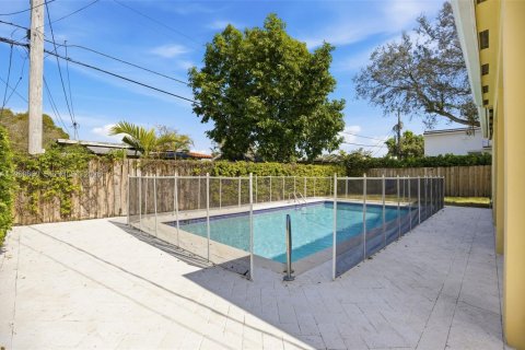 Casa en venta en West Miami, Florida, 3 dormitorios, 101.36 m2 № 2030593 - foto 24