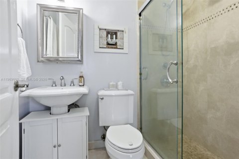 House in West Miami, Florida 3 bedrooms, 101.36 sq.m. № 2030593 - photo 13