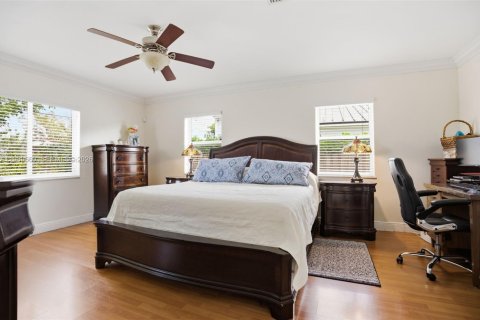 House in West Miami, Florida 3 bedrooms, 101.36 sq.m. № 2030593 - photo 11