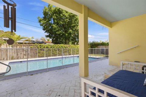 Casa en venta en West Miami, Florida, 3 dormitorios, 101.36 m2 № 2030593 - foto 21