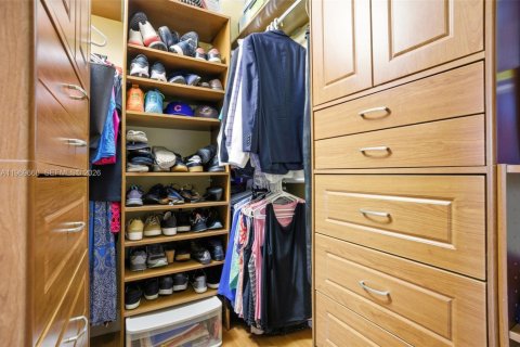 House in West Miami, Florida 3 bedrooms, 101.36 sq.m. № 2030593 - photo 14