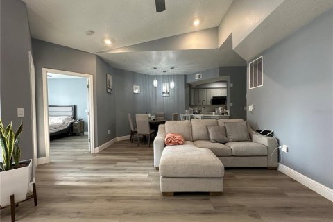 Condominio en alquiler en Orlando, Florida, 2 dormitorios, 104.61 m2 № 1906754 - foto 1