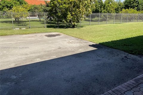 Apartment in Miami, Florida 1 bedroom, 65.03 sq.m. № 1953766 - photo 4