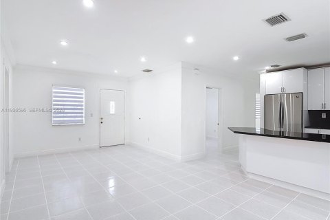 Villa ou maison à vendre à Miami, Floride: 5 chambres, 149.29 m2 № 1996002 - photo 12