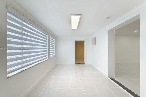 Villa ou maison à vendre à Miami, Floride: 5 chambres, 149.29 m2 № 1996002 - photo 30