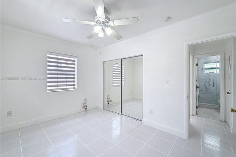 Villa ou maison à vendre à Miami, Floride: 5 chambres, 149.29 m2 № 1996002 - photo 23