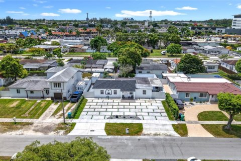 Villa ou maison à vendre à Miami, Floride: 5 chambres, 149.29 m2 № 1996002 - photo 8