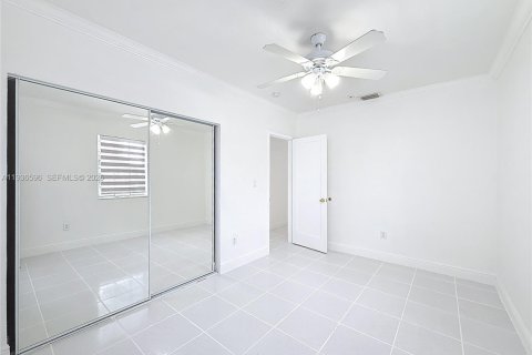 Villa ou maison à vendre à Miami, Floride: 5 chambres, 149.29 m2 № 1996002 - photo 24