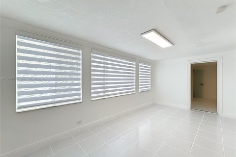 Villa ou maison à vendre à Miami, Floride: 5 chambres, 149.29 m2 № 1996002 - photo 29