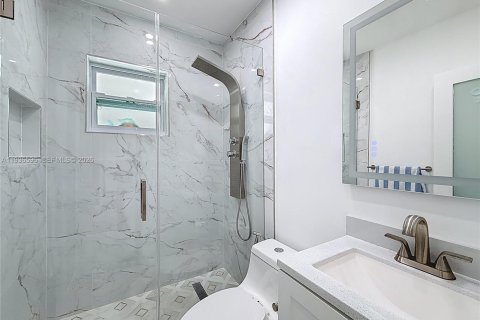 Villa ou maison à vendre à Miami, Floride: 5 chambres, 149.29 m2 № 1996002 - photo 25