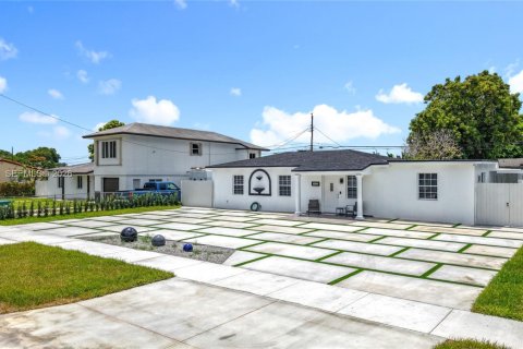 Villa ou maison à vendre à Miami, Floride: 5 chambres, 149.29 m2 № 1996002 - photo 2
