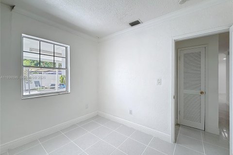 Villa ou maison à vendre à Miami, Floride: 5 chambres, 149.29 m2 № 1996002 - photo 27