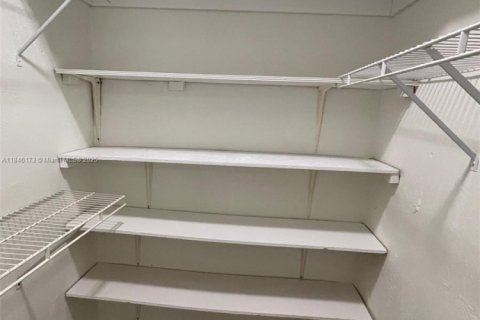 Condo in Kendall, Florida, 3 bedrooms  № 1847598 - photo 14