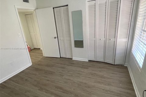 Condo in Kendall, Florida, 3 bedrooms  № 1847598 - photo 19