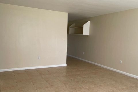 Duplex in Longwood, Florida 4 bedrooms, 150.5 sq.m. № 1822662 - photo 4