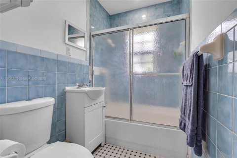 Купить виллу или дом в Майами-Спрингс, Флорида 3 спальни, 183.95м2, № 2023570 - фото 23