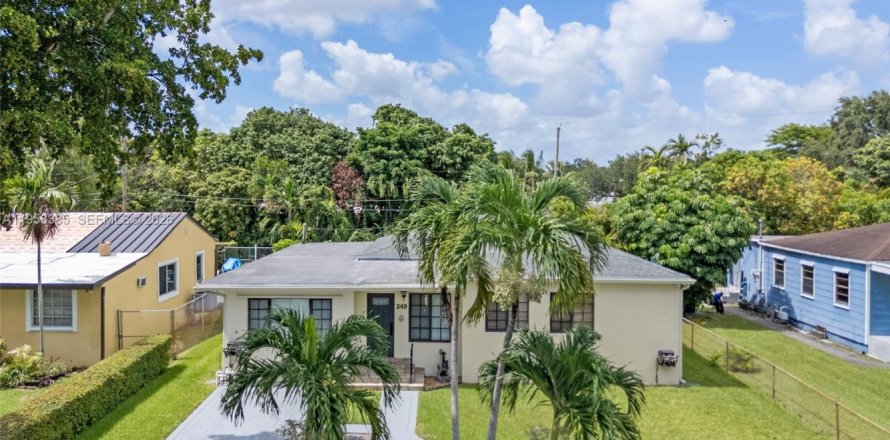 Дом в Майами-Спрингс, Флорида 3 спальни, 183.95м2 № 2023570