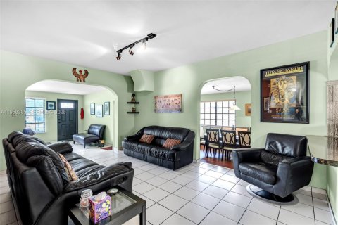 Купить виллу или дом в Майами-Спрингс, Флорида 3 спальни, 183.95м2, № 2023570 - фото 9