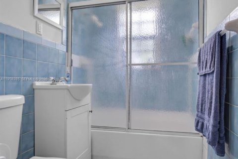 Купить виллу или дом в Майами-Спрингс, Флорида 3 спальни, 183.95м2, № 2023570 - фото 24