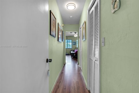 Купить виллу или дом в Майами-Спрингс, Флорида 3 спальни, 183.95м2, № 2023570 - фото 25