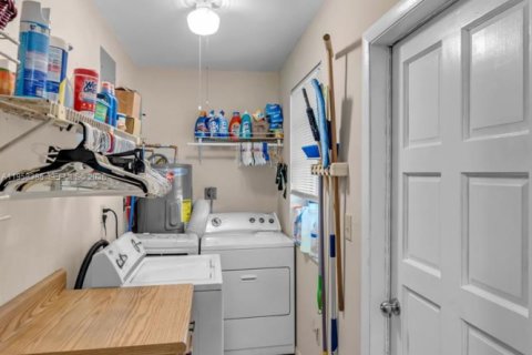 Купить виллу или дом в Майами-Спрингс, Флорида 3 спальни, 183.95м2, № 2023570 - фото 19