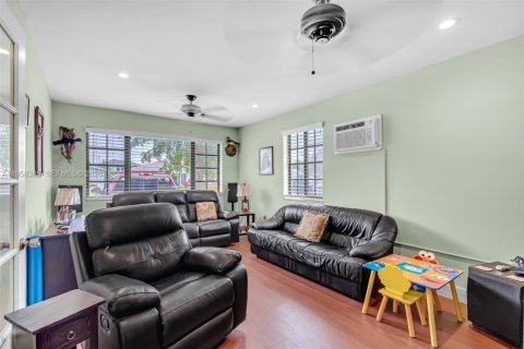 Купить виллу или дом в Майами-Спрингс, Флорида 3 спальни, 183.95м2, № 2023570 - фото 13