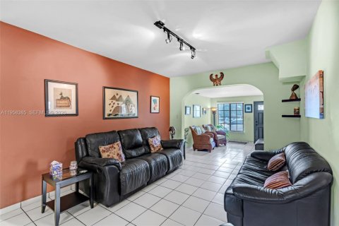 Купить виллу или дом в Майами-Спрингс, Флорида 3 спальни, 183.95м2, № 2023570 - фото 10