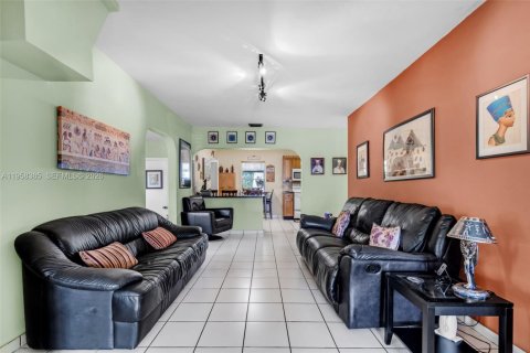 Купить виллу или дом в Майами-Спрингс, Флорида 3 спальни, 183.95м2, № 2023570 - фото 7