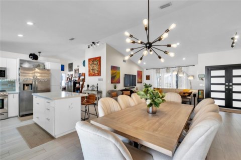 Casa en venta en Miami Lakes, Florida, 3 dormitorios, 176.79 m2 № 1982711 - foto 3