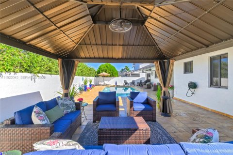 Casa en venta en Miami Lakes, Florida, 3 dormitorios, 176.79 m2 № 1982711 - foto 4